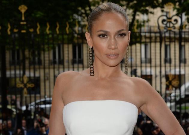 H Jennifer Lopez με Atelier Versace στην Couture Fashion Week