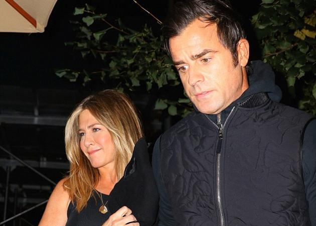 Η καλύτερη εκδίκηση! Η Jennifer Aniston χέρι – χέρι με τον συζυγό της σε ρομαντικό δείπνο μετά το διαζύγιο των Brangelina!