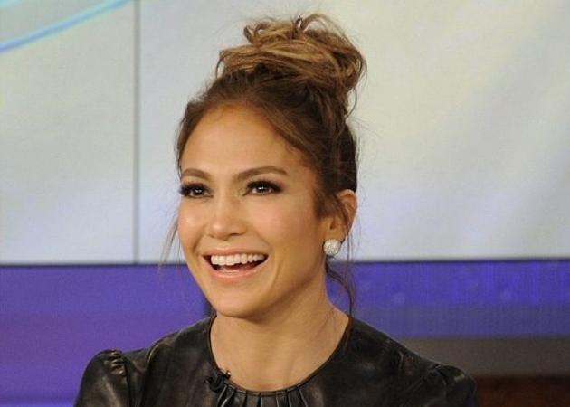 Το επόμενό μας χτένισμα: το χαλασμένο top knot της JLO!