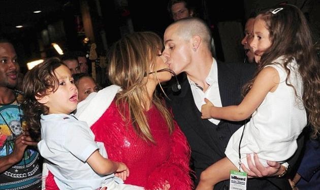 J. Lopez: Δίνει τρυφερά φιλιά στον αγαπημένο της, στα παρασκήνια των Billboard Awards! Φωτογραφίες