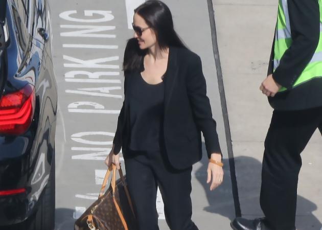 Angelina Jolie: Ακυρώθηκε το σχέδιο πτήσης για σήμερα – Πότε φτάνει στην Ελλάδα;