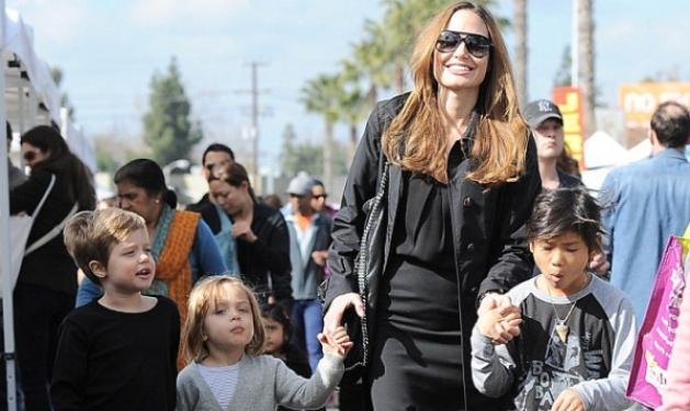 A. Jolie: Είναι τελικά έγκυος; Δες φωτογραφίες με τη φουσκωμένη κοιλίτσα της!