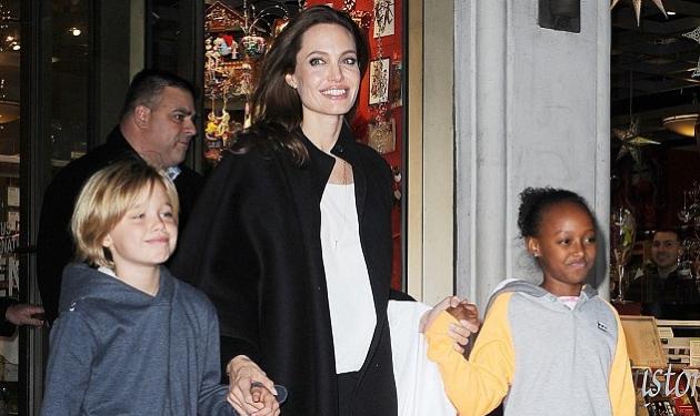 Angelina Jolie: Βόλτα με τις κόρες της για ψώνια!