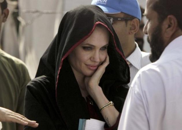Angelina Jolie: Το αεροπλάνο της προσγειώθηκε στην Αθήνα – Πού θα βρεθεί τις επόμενες ώρες