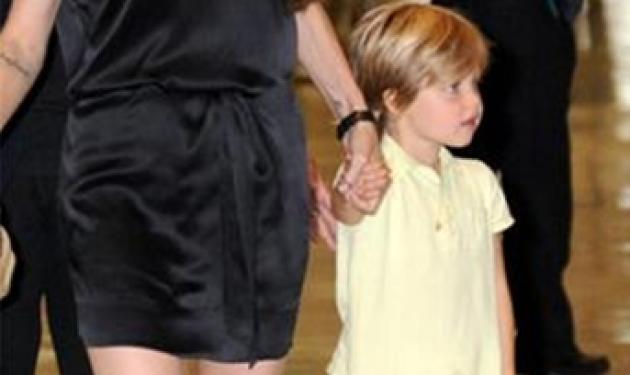 Η Α. Jolie υπερασπίζεται την εμμονή της κόρης της με τα αντρικά ρούχα!