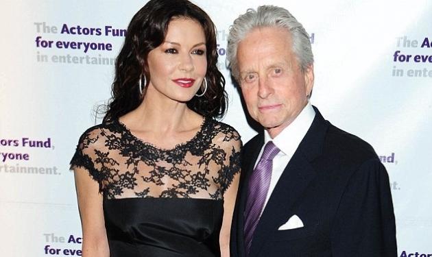 Michael Douglas – Catherine Zeta – Jones: Η αγκαλιά που βάζει οριστικό τέλος στις φήμες χωρισμού!