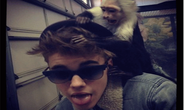 O Justin Bieber και η μαϊμού που δεν πέρασε τα σύνορα της Γερμανίας
