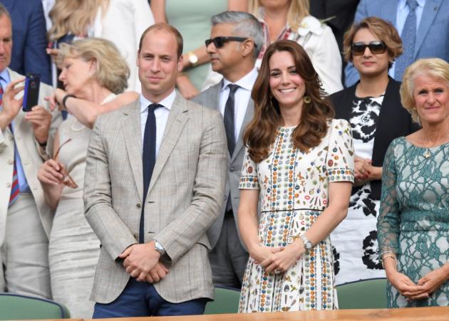 Kate Middleton: Φόρεσε print με νεκροκεφαλές!