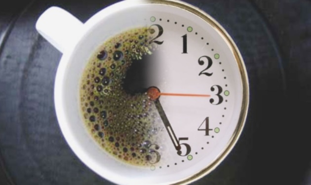 Σίγουρα πίνεις τον πρωινό σου καφέ την λάθος ώρα! Δες τι λέει η επιστήμη