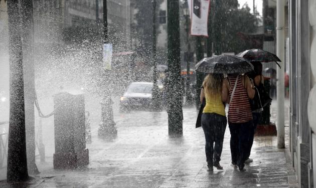 Επικίνδυνα καιρικά φαινόμενα! Πρωινό μπουρίνι προκάλεσε προβλήματα στη Θεσσαλονίκη