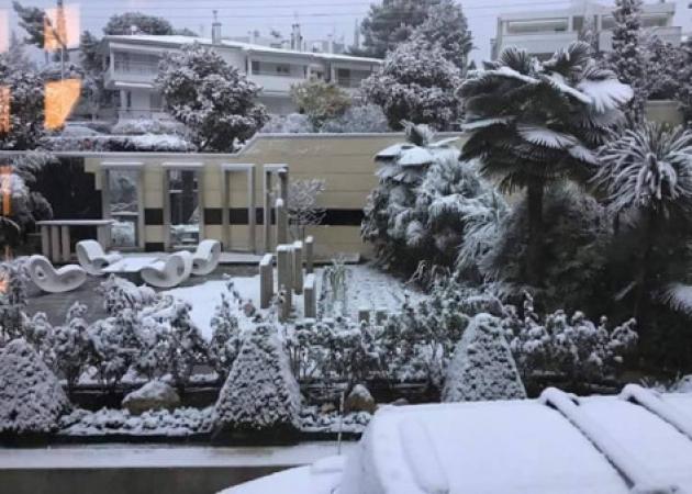 Καιρός: Μαγικές εικόνες από τη χιονισμένη Θεσσαλονίκη – Κλειστά σχολεία και προβλήματα [pics]