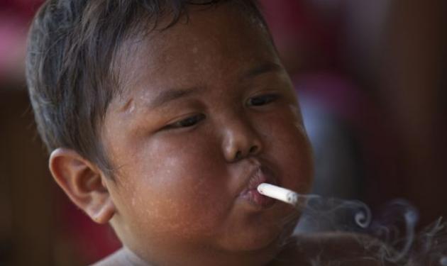 Το μωρό που σόκαρε τον πλανήτη γιατί κάπνιζε 40 τσιγάρα την ημέρα, έκοψε το τσιγάρο και άρχισε το φαγητό!
