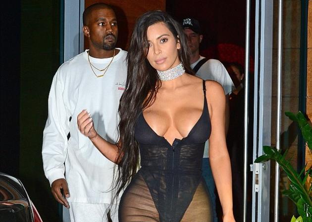 Kim Kardashian: Προκαλεί με το see through φόρεμά της!