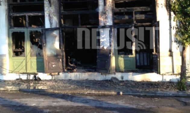Αναστάτωση στην Καστέλα, φωτιά κατέστρεψε ολοσχερώς νυχτερινό κέντρο