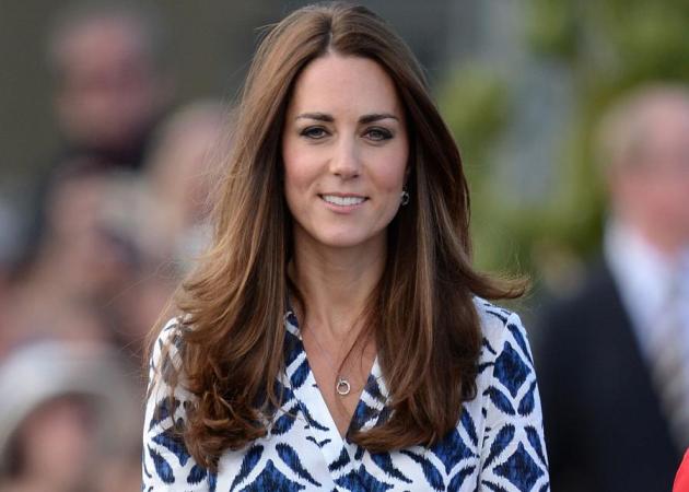 H αγαπημένη σχεδιάστρια της Kate Middleton παντρεύτηκε. Και να τι φόρεσε!