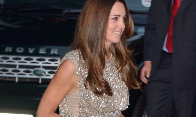 Kate Middleton: Εκθαμβωτική στο κόκκινο χαλί, πρώτη φορά μετά τη γέννηση του πρίγκιπα George!