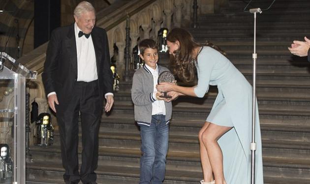 Kate Middleton: Με ψηλοτάκουνα και αποκαλυπτικό φόρεμα στον 3ο μήνα της εγκυμοσύνης της!