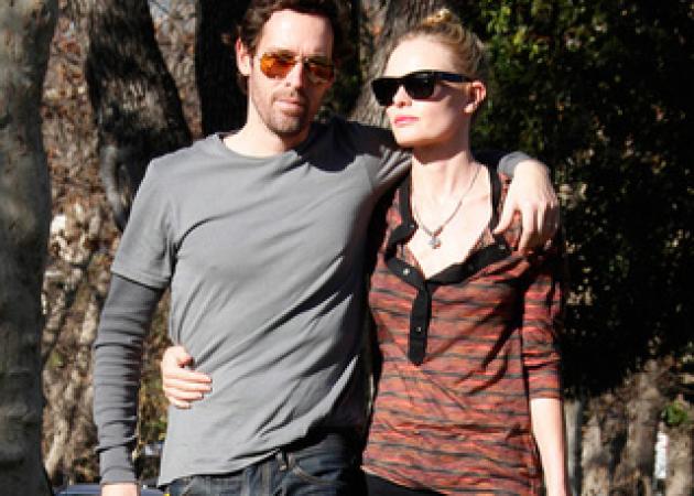 Tι τσάντα κράτησε η Kate Bosworth στη βόλτα με τον σύντροφο της;