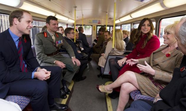 Kate – William: Πήραν το λεωφορείο για να τιμήσουν την Ημέρα της Παπαρούνας!