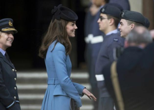 Η κακομαθημένη Δούκισσα! Η βασίλισσα πήρε τρένο με 54 λίρες και η Kate ζήτησε ελικόπτερο 3.000 λιρών!