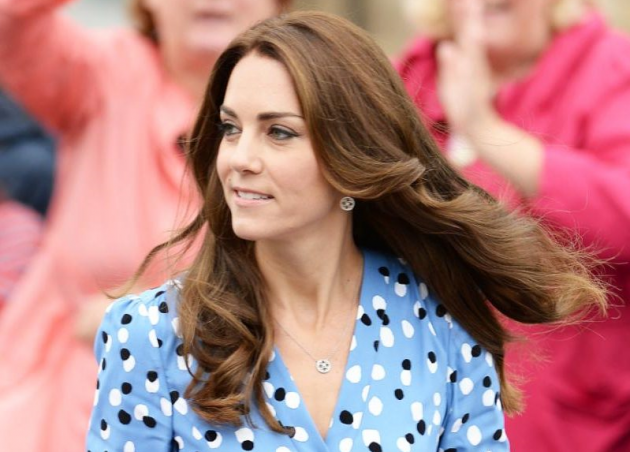Η Kate Middleton φόρεσε το τέλειο εμπριμέ φόρεμα!