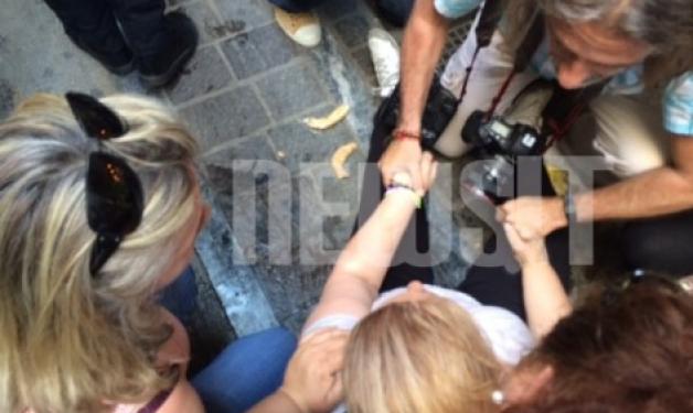 Ξύλο έξω από το υπουργείο Οικονομικών με τις καθαρίστριες – Δύο γυναίκες τραυματίστηκαν