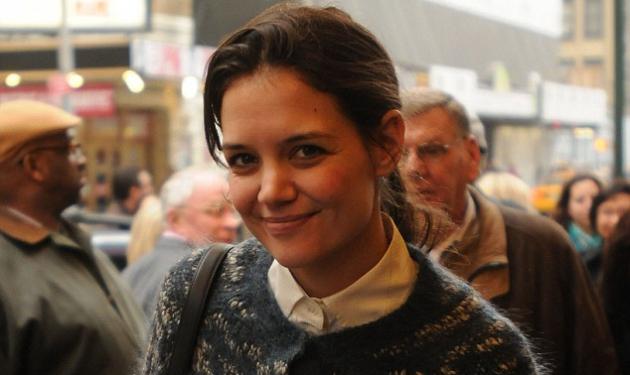 Η Katie Holmes μεγαλοδείχνει και απογοητεύει με τις στιλιστικές της επιλογές