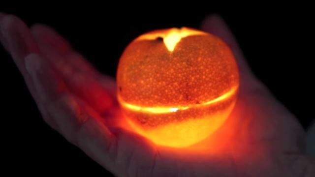 Πώς να φτιάξεις ένα κερί από ένα μανταρίνι!