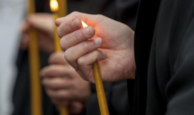Σε κλίμα οδύνης η κηδεία του τρίχρονου αγοριού που πνίγηκε στη Λάρισα