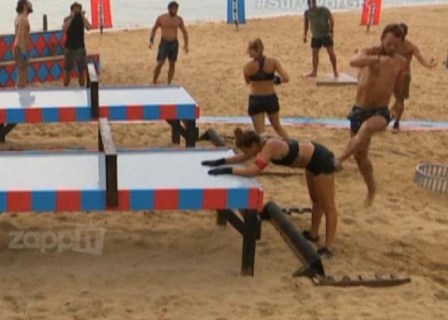 Survivor: Κλώτσησε τη Βαλαβάνη ο Ντάνος! Επικό στιγμιότυπο…