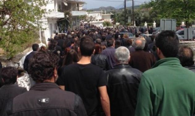 Κρήτη: Σπαραγμός στη κηδεία του Γιώργου Γυπαράκη – Μαρτυρίες για τους πυροβολισμούς και το θάνατο του αθλητή