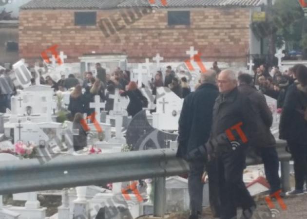 Σπαραγμός στην κηδεία των δύο φίλων από το Μεσολόγγι