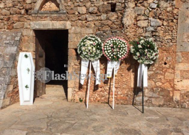 Θρήνος στην κηδεία της Μαίρης Τσώνη στα Χανιά [pics]