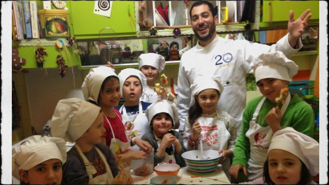 Kid’s Cooking Club! Λιλιπούτειοι Σεφ φτιάχνουν κουλουράκια για την Τατιάνα