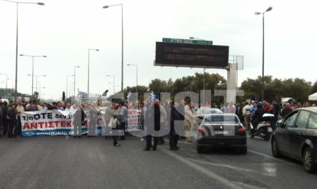 Χάος στην Κηφισίας – Κλειστή η κάθοδος από συνδικαλιστές του ΟΤΕ