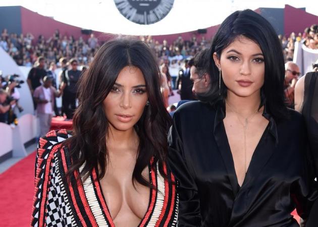 Η Kim Kardashian παίρνει συνέντευξη από την Kylie Jenner για τα beauty μυστικά της! Τι είπαν!