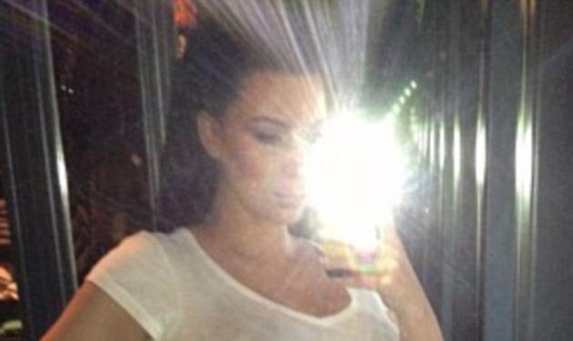 H Kim Kardashian βγάζει φωτογραφία  την κοιλίτσα της και… φυσικά μας τη δείχνει!