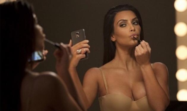 Kim Kardashian: Αναστατώνει με τις σέξι πόζες της!