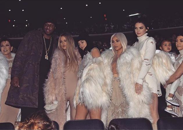Kanye West: Φαντασμαγορικό show με μοντέλο την Naomi και σύσσωμη την οικογένεια Kardashian στο πλάι του!