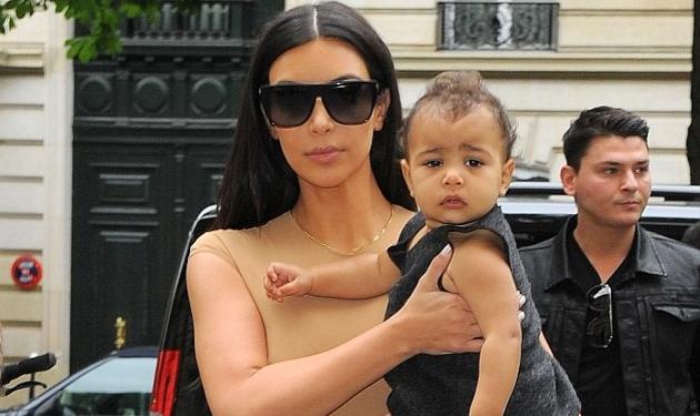 Kim Kardashian: Βόλτα στο Παρίσι με την κόρη της!