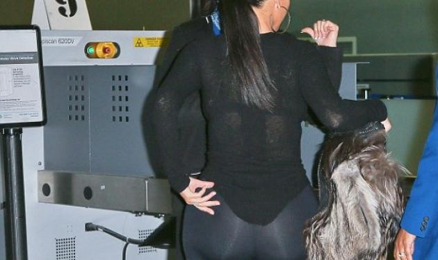 Kim Kardashian: Με τις κάλτσες και το διάφανο κολάν στον έλεγχο του αεροδρομίου! Φωτογραφίες