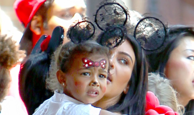 Kim Kardashian: Γιόρτασε τα δεύτερα γενέθλια της κόρη της στη Disneyland! Φωτογραφίες