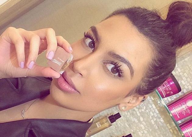 Αυτή που βλέπεις εδώ ΔΕΝ είναι η Kim Kardashian αλλά ο beauty κλώνος της!