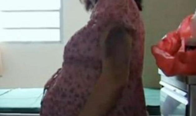 Φρίκη: Αστυνομικοί ανάγκασαν βίαια έγκυο 8 μηνών, να κάνει έκτρωση!