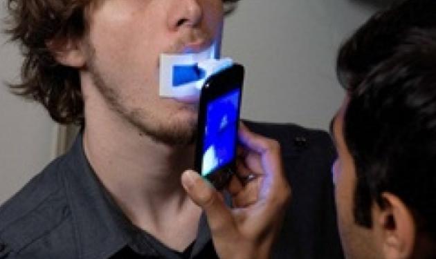 Ανίχνευση του καρκίνου στο στόμα με… κινητό τηλέφωνο