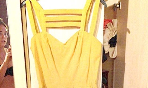 Έγινε γνωστή από μία γκάφα! Έβαλε στο eΒay φωτογραφία με το φόρεμά της που φαινόταν και η ίδια γυμνή!