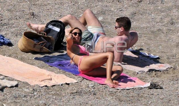 Έλλη Κοκκίνου: Μπανάκι σε παραλία της Κύθνου με το σύντροφό της!