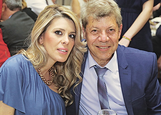 Ο Βαγγέλης Κονιτόπουλος και η κατά 28 χρόνια νεότερη σύζυγός του στην Tatiana Live [vid]