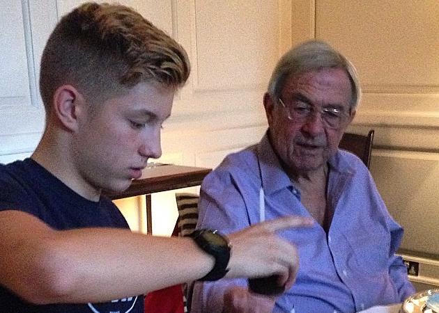 Δες τον γιο του Παύλου και της Marie Chantal, Αλέξιο, να παίζει ντραμς!