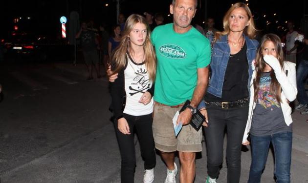 Πέτρος Κωστόπουλος – Τζένη Μπαλατσινού: Όταν οι κόρες τους πόζαραν με την Jennifer Lopez!